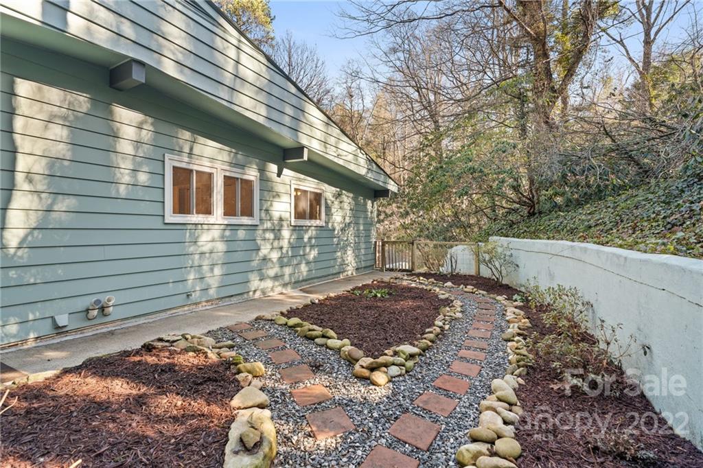 23 Valle Vista Drive Asheville NC 28804