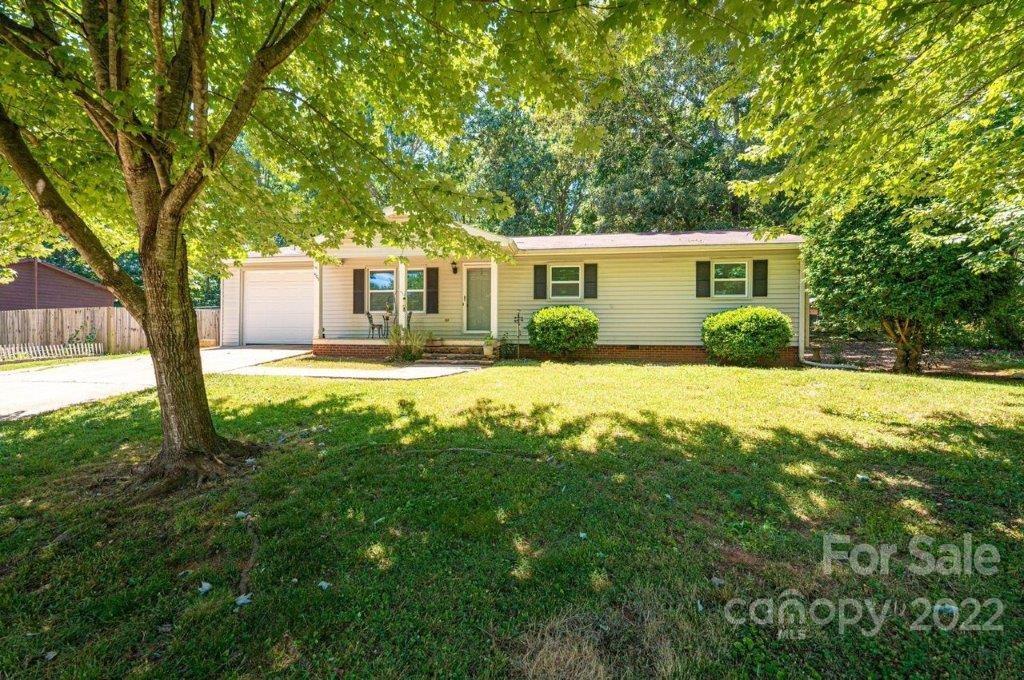 1505 Kings Road Hickory NC 28602