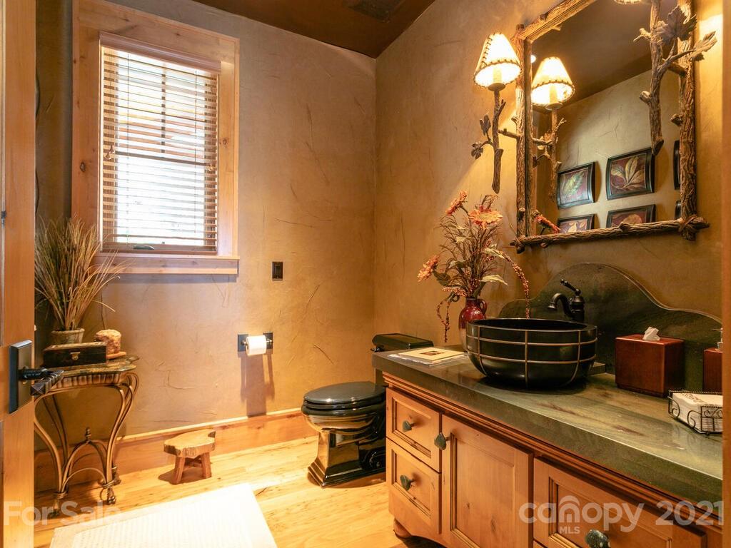 96 Wormy Chestnut Road Burnsville NC 28714
