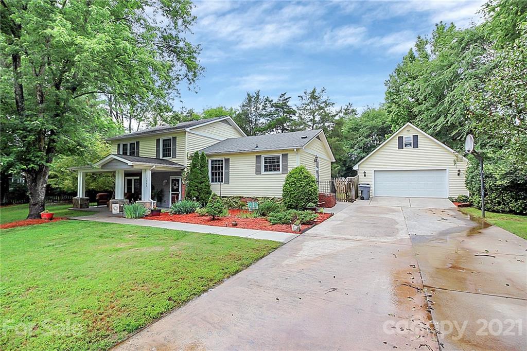 3806 Chandonwood Court Charlotte NC 28226