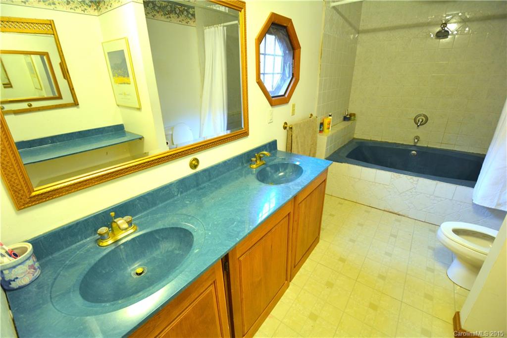 35 Long Ridge Road Candler NC 28715