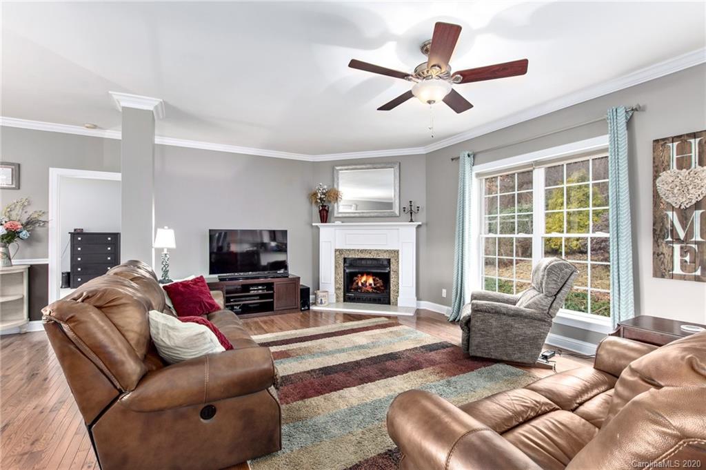 136 South Willow Brook Drive Asheville NC 28806