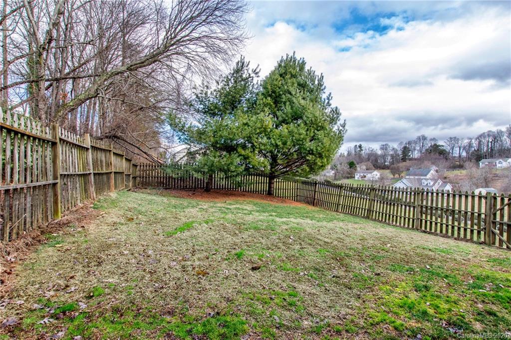 136 South Willow Brook Drive Asheville NC 28806