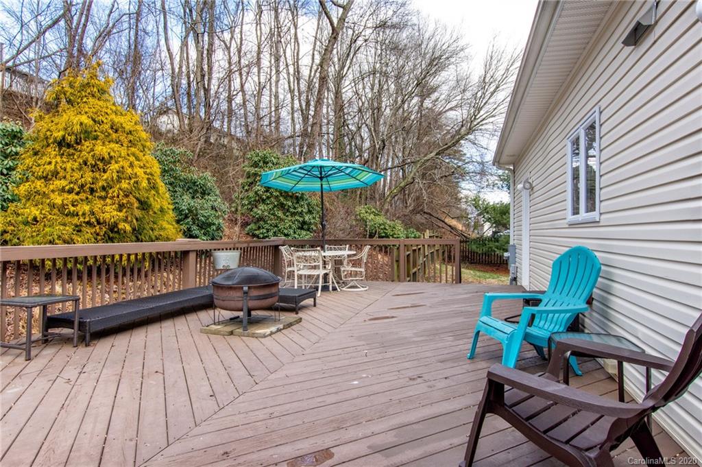 136 South Willow Brook Drive Asheville NC 28806