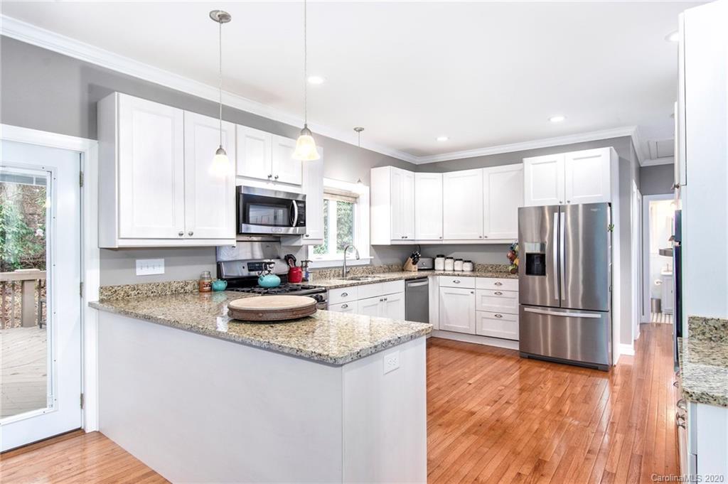136 South Willow Brook Drive Asheville NC 28806