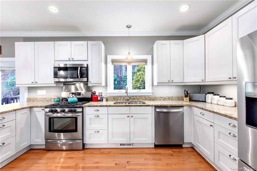 136 South Willow Brook Drive Asheville NC 28806