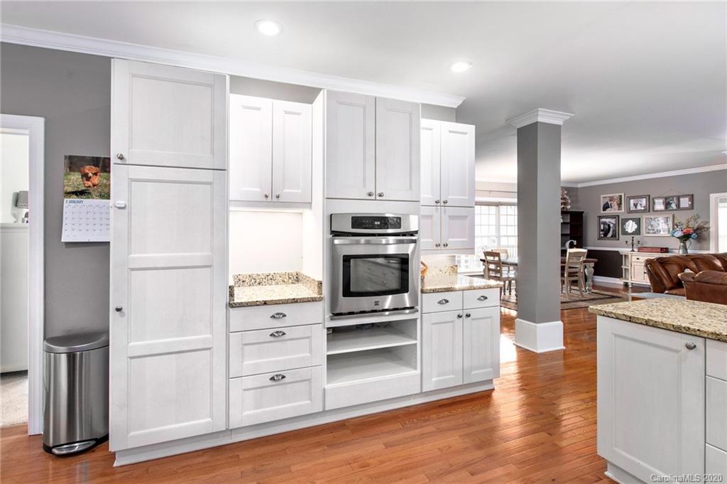 136 South Willow Brook Drive Asheville NC 28806