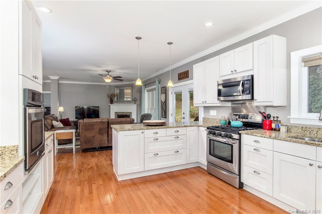 136 South Willow Brook Drive Asheville NC 28806