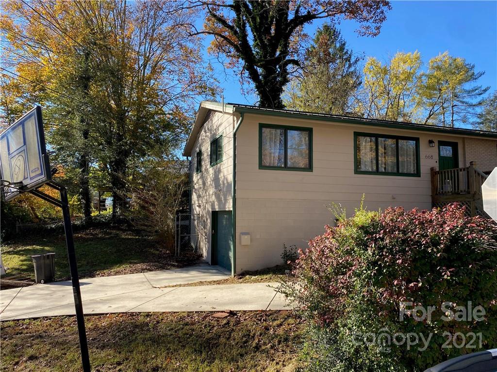 668 Maple Street Brevard NC 28712