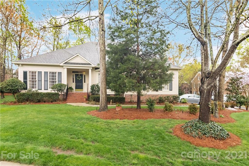 6211 Crestwick Court Charlotte NC 28269