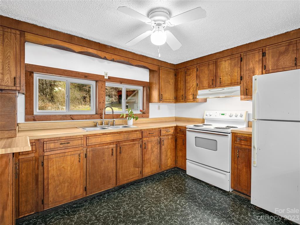 51 Longs Chapel Road Weaverville NC 28787