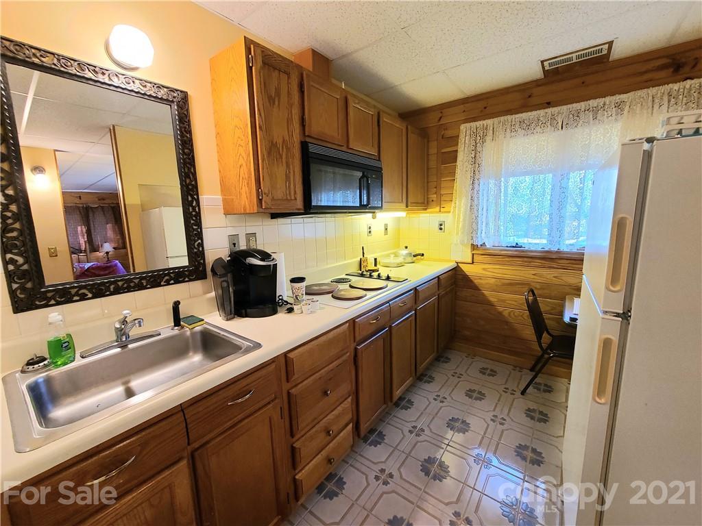 21 S Oaks Circle Asheville NC 28806