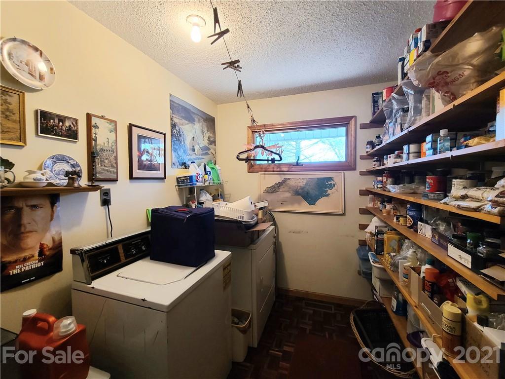 21 S Oaks Circle Asheville NC 28806