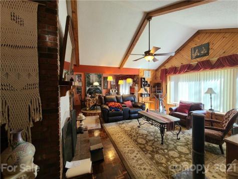 21 S Oaks Circle Asheville NC 28806