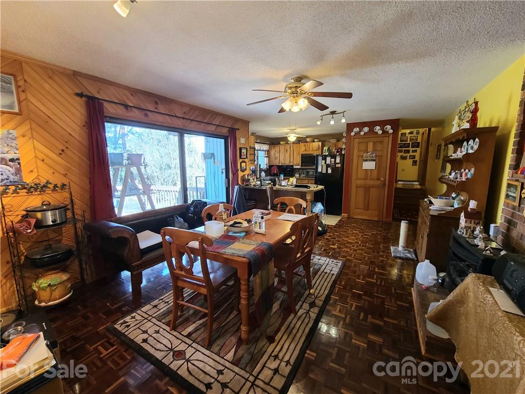 21 S Oaks Circle Asheville NC 28806