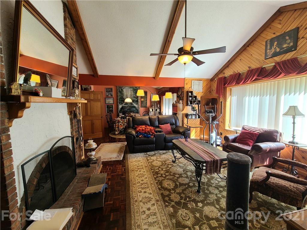 21 S Oaks Circle Asheville NC 28806