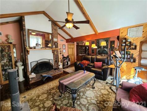 21 S Oaks Circle Asheville NC 28806