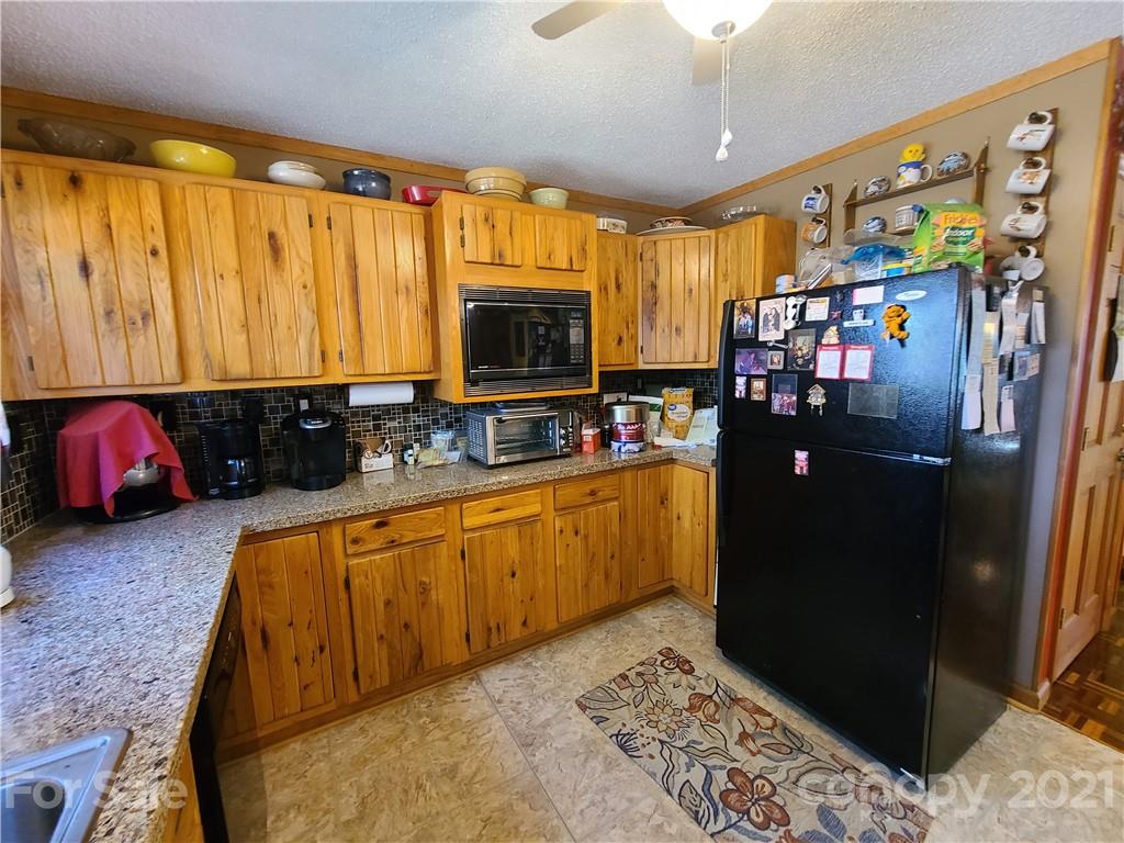 21 S Oaks Circle Asheville NC 28806