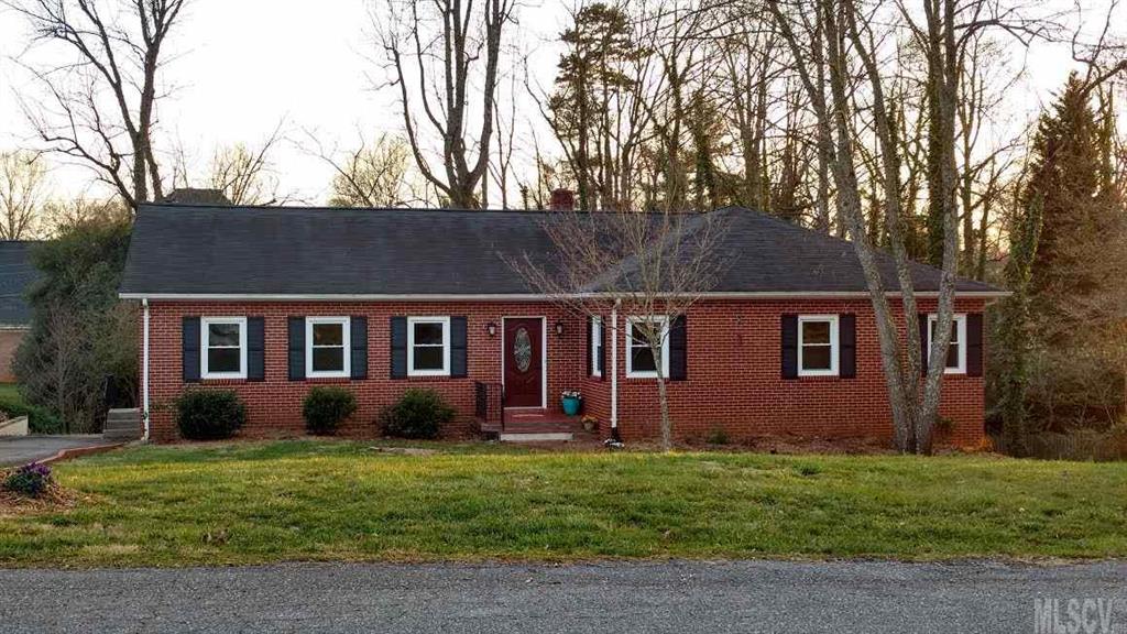 21 37th Avenue NW Hickory NC 28601