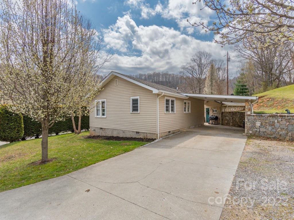 402 Log Cabin Road Waynesville NC 28786