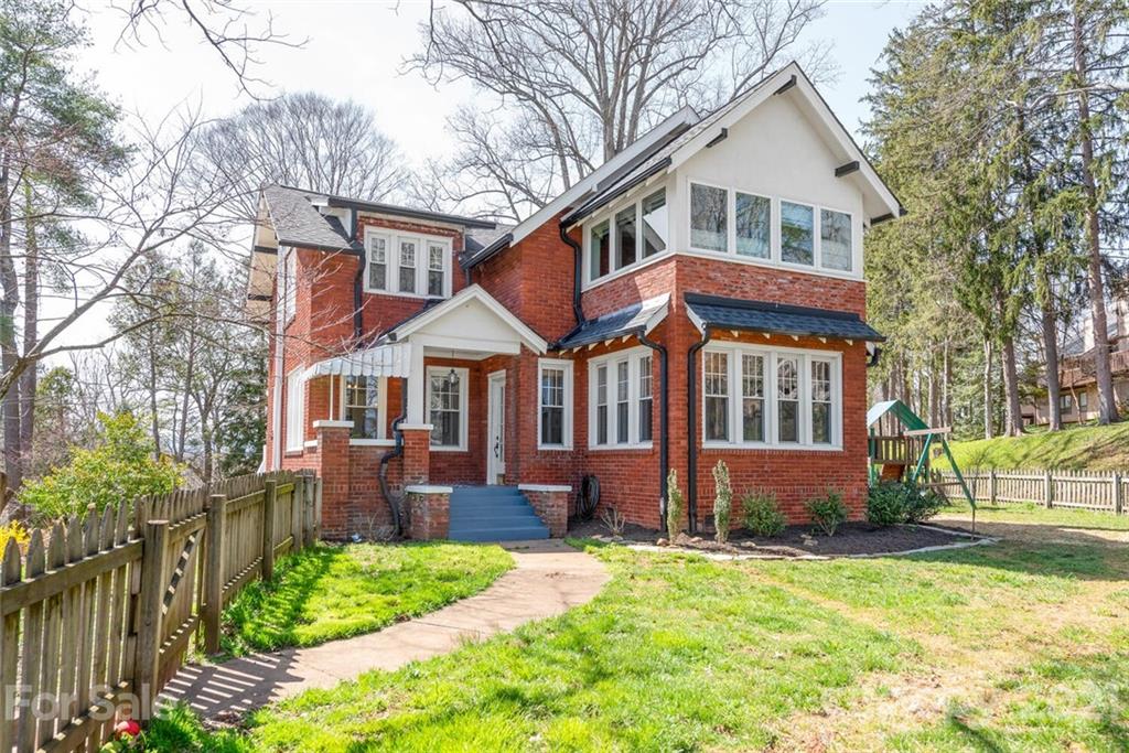 8 Samayoa Place Asheville NC 28806