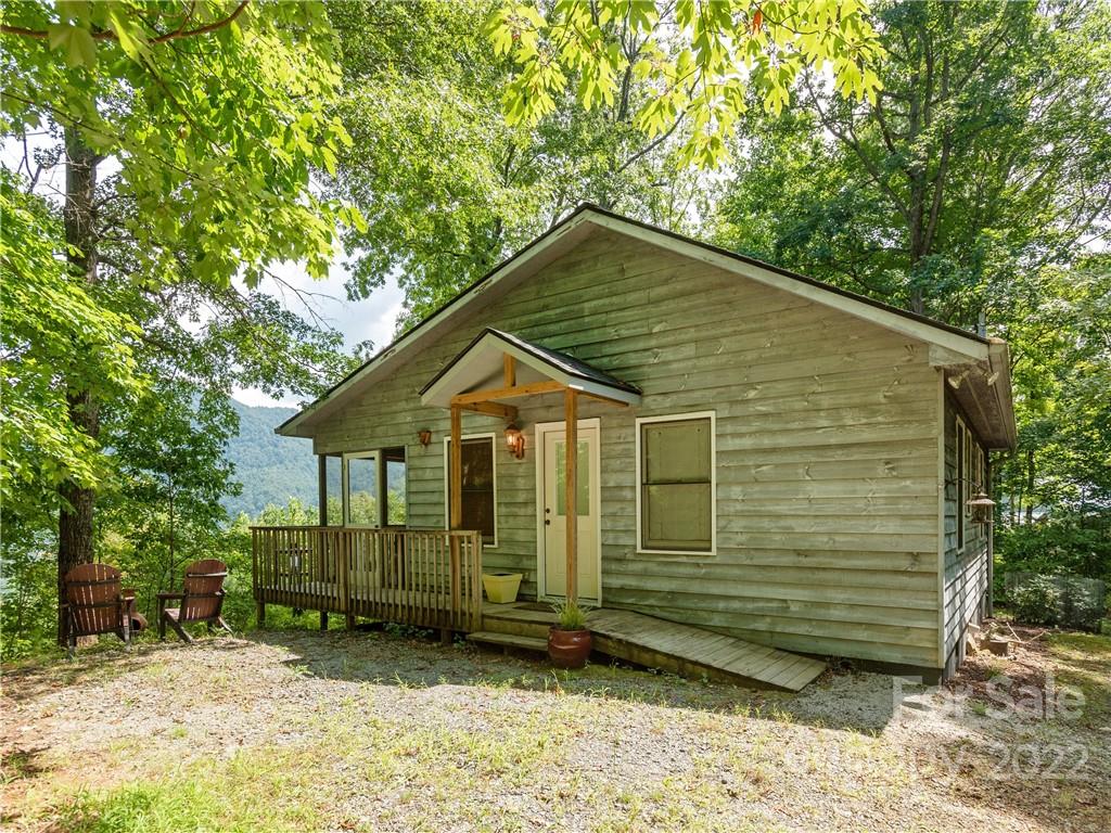 307 Windsong Lane, Saluda NC Real Estate Listing MLS Car3898237