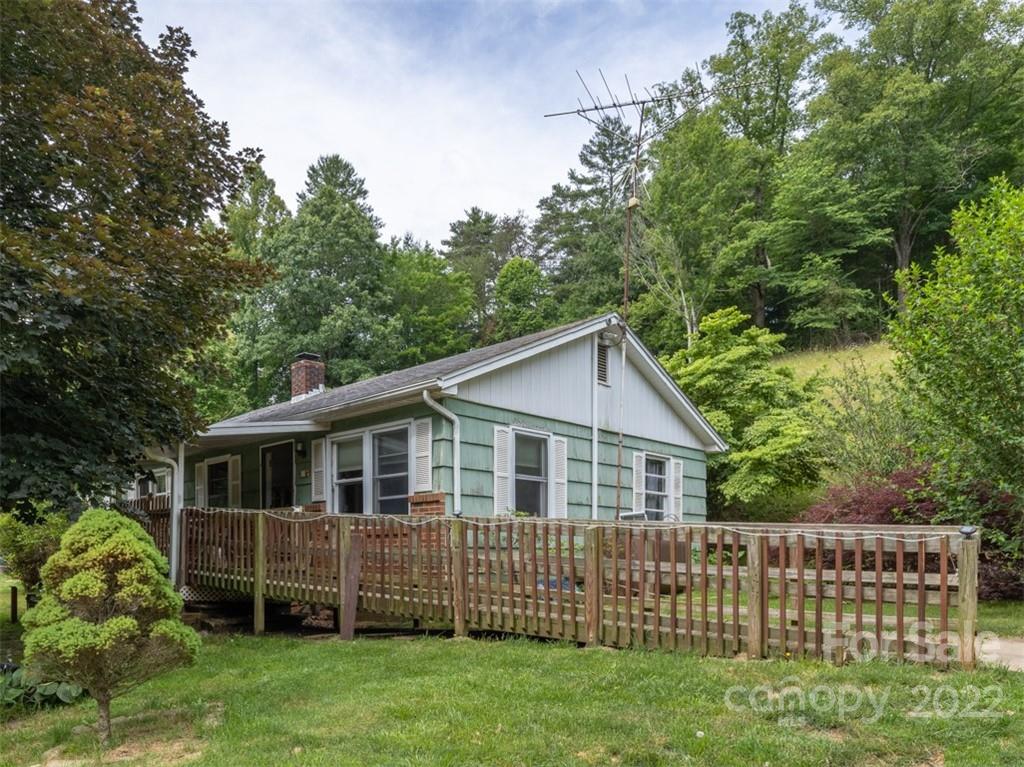 40 King Road Weaverville NC 28787