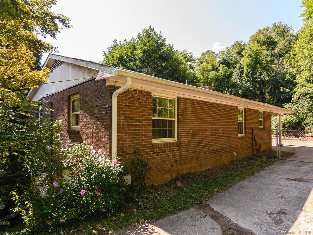 86 Davis Chapel Road Candler NC 28715