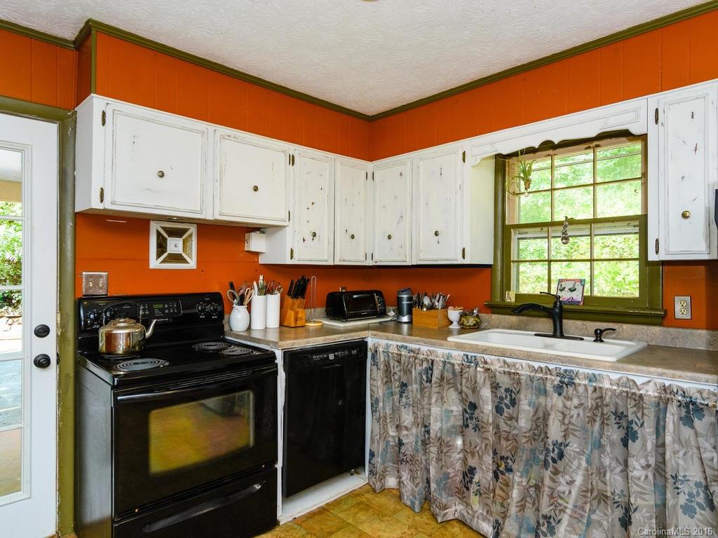 86 Davis Chapel Road Candler NC 28715