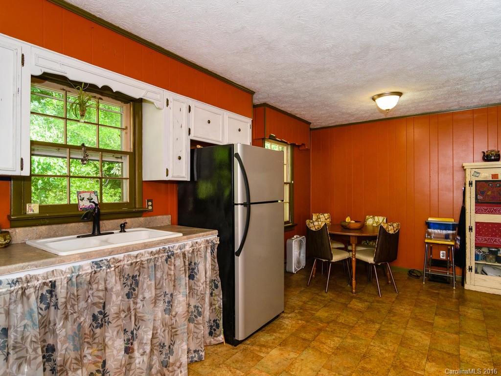 86 Davis Chapel Road Candler NC 28715
