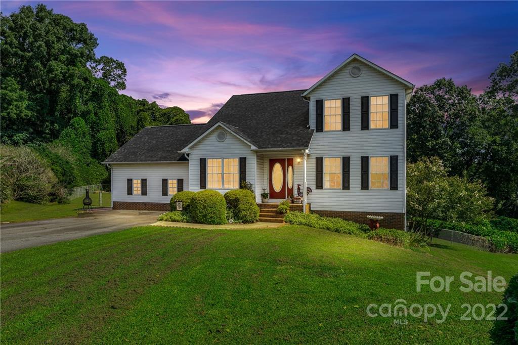 2902 Sir Charles Court Newton NC 28658