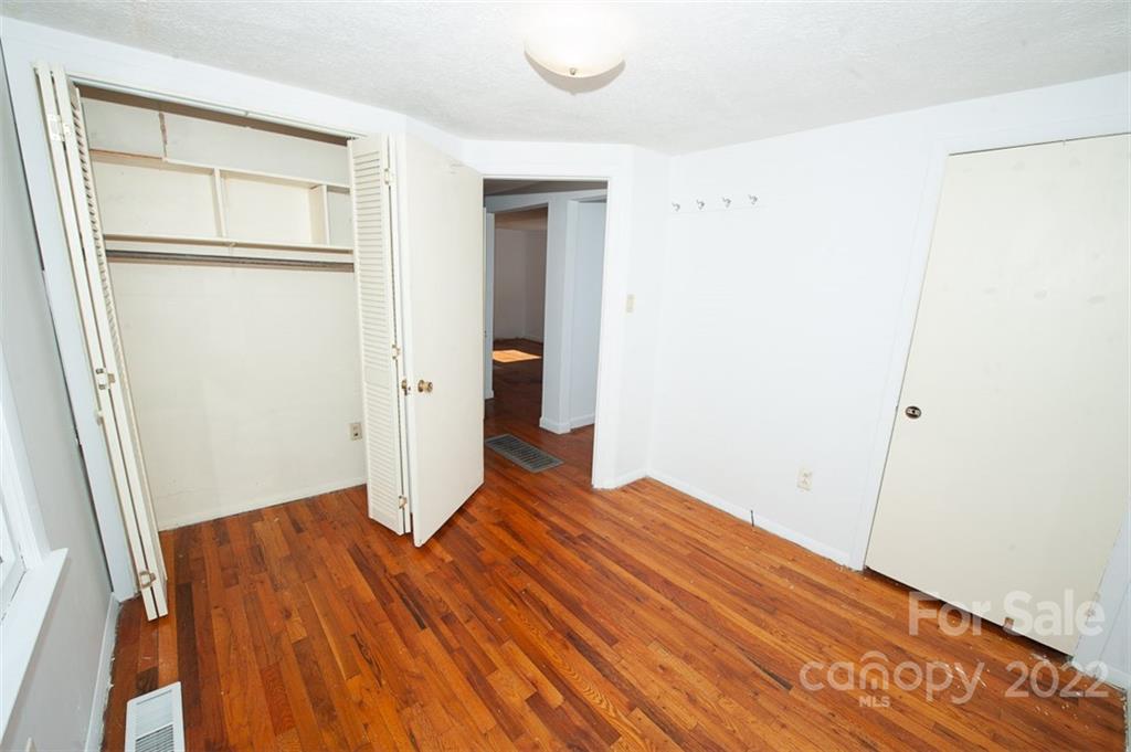 105 Smith Graveyard Road Asheville NC 28806