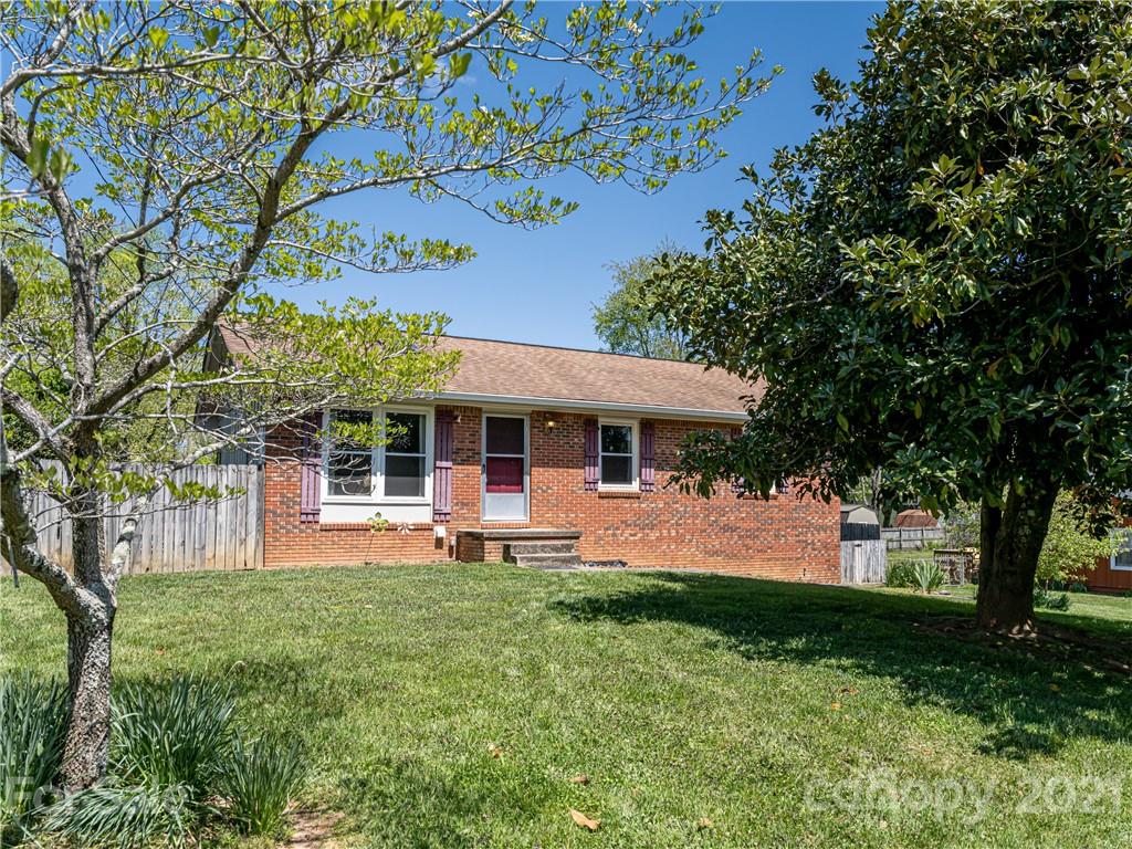 18 Fieldcrest Road Arden NC 28704