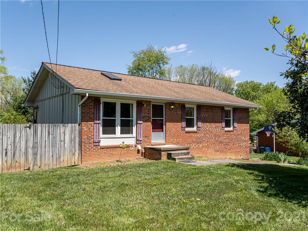18 Fieldcrest Road Arden NC 28704