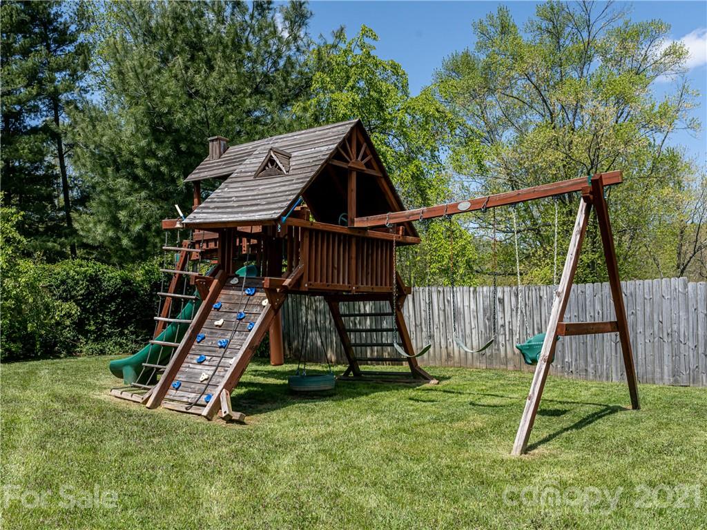 18 Fieldcrest Road Arden NC 28704
