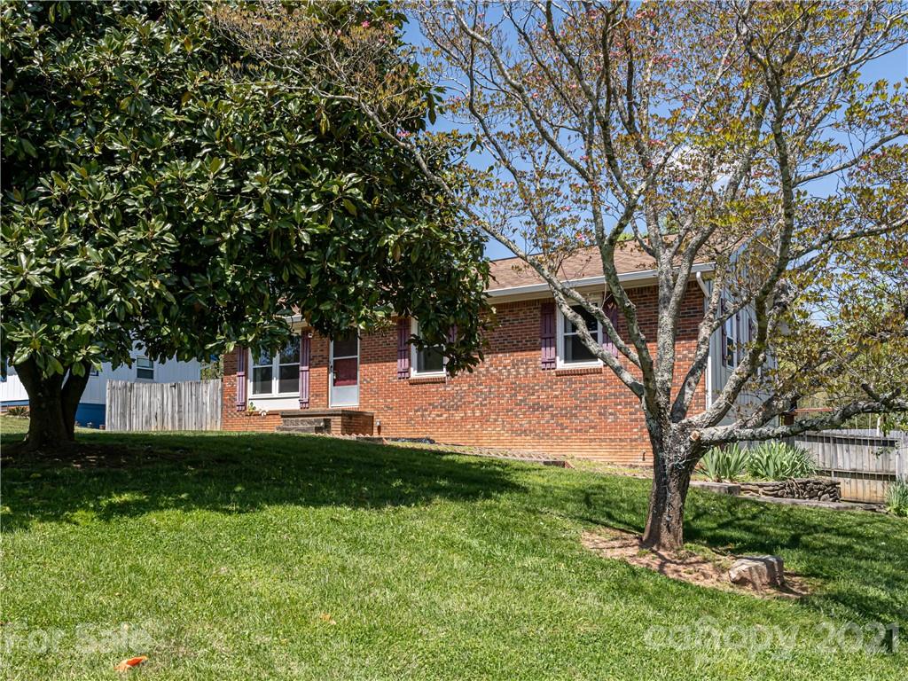 18 Fieldcrest Road Arden NC 28704