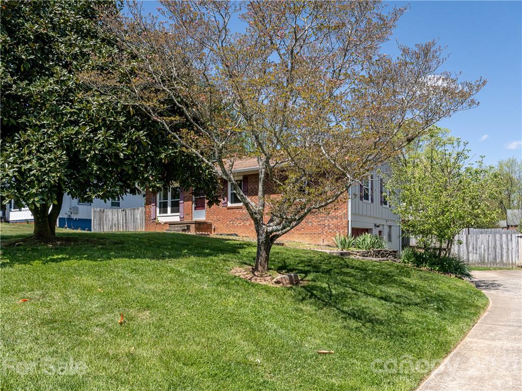 18 Fieldcrest Road Arden NC 28704