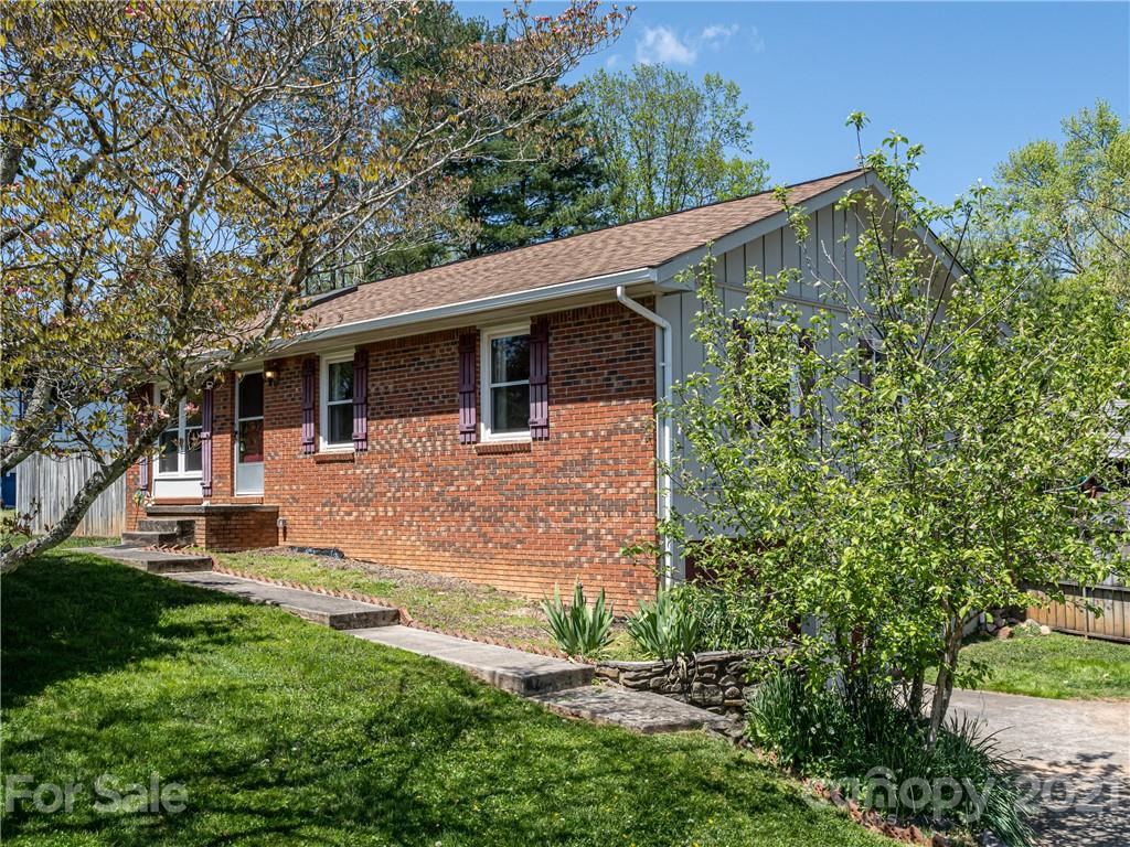 18 Fieldcrest Road Arden NC 28704