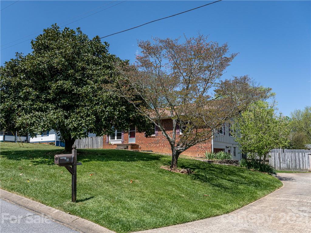 18 Fieldcrest Road Arden NC 28704