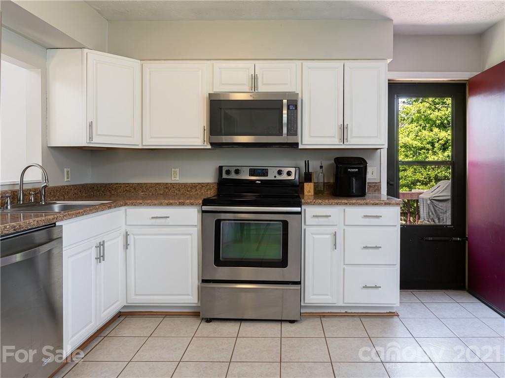 18 Fieldcrest Road Arden NC 28704