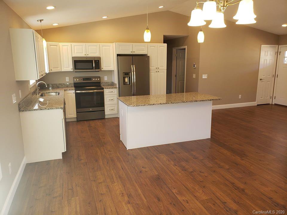 30 Daniel Street Burnsville NC 28714