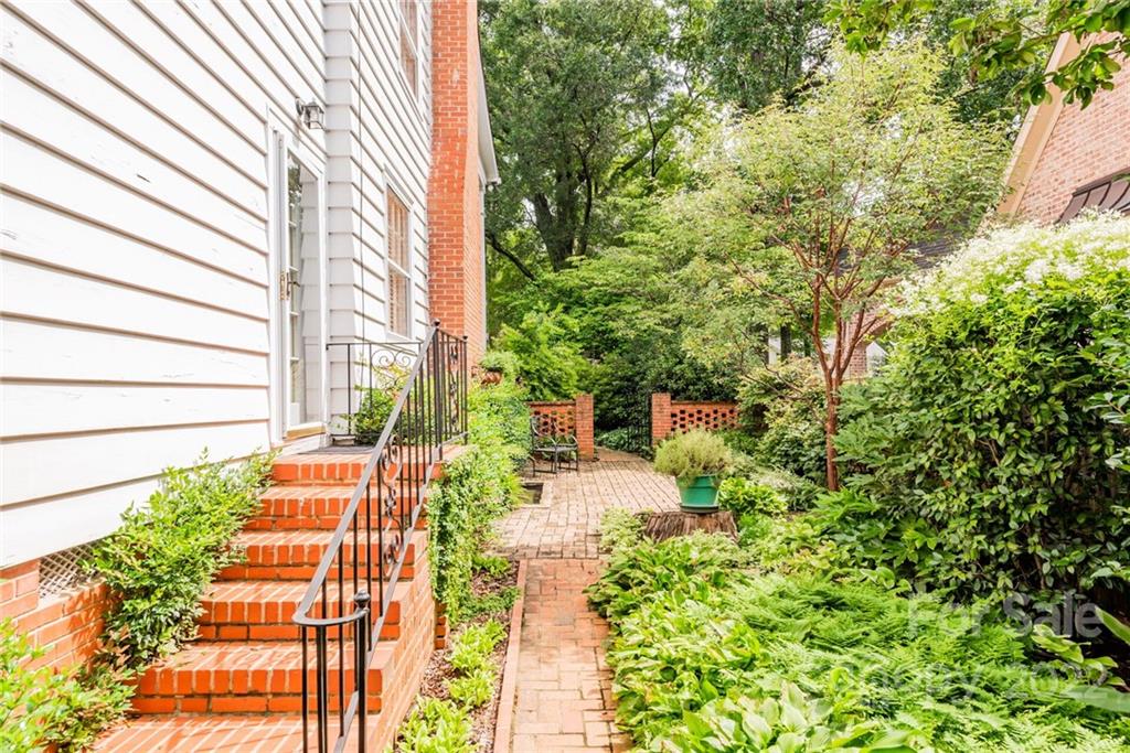 2620 Hampton Avenue Charlotte NC 28207