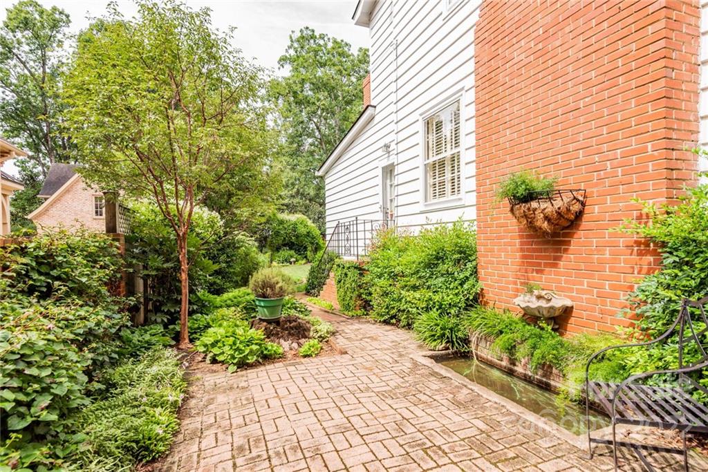 2620 Hampton Avenue Charlotte NC 28207