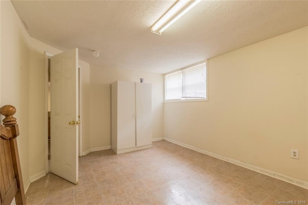 22 Teakwood Place Asheville NC 28806