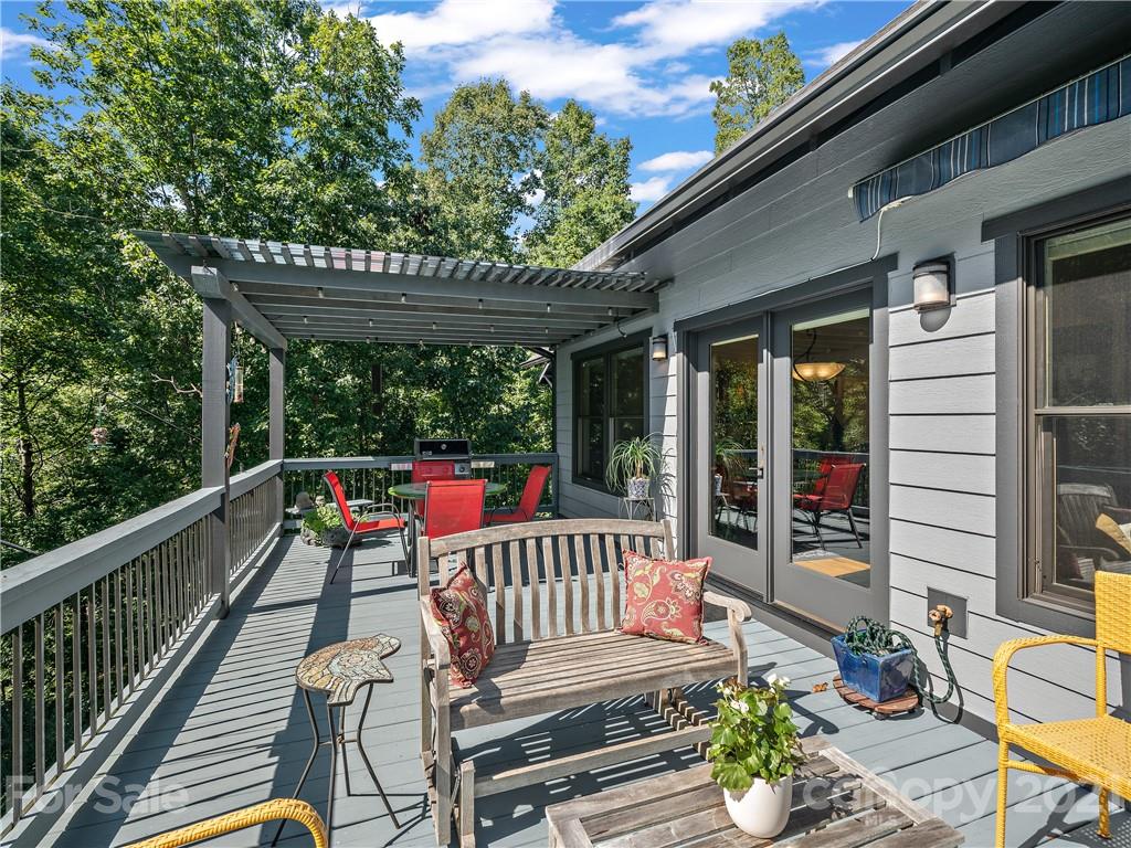 93 Robinhood Road Asheville NC 28804