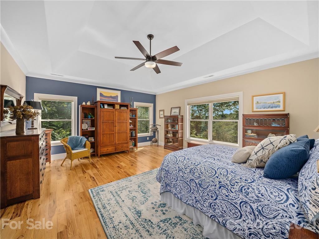 93 Robinhood Road Asheville NC 28804