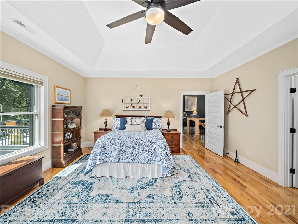93 Robinhood Road Asheville NC 28804
