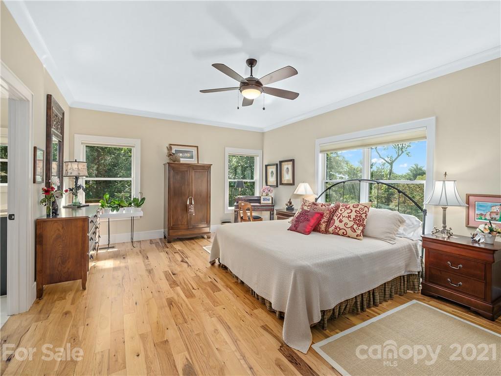 93 Robinhood Road Asheville NC 28804