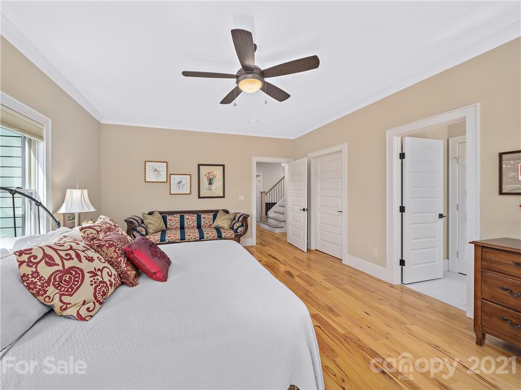 93 Robinhood Road Asheville NC 28804