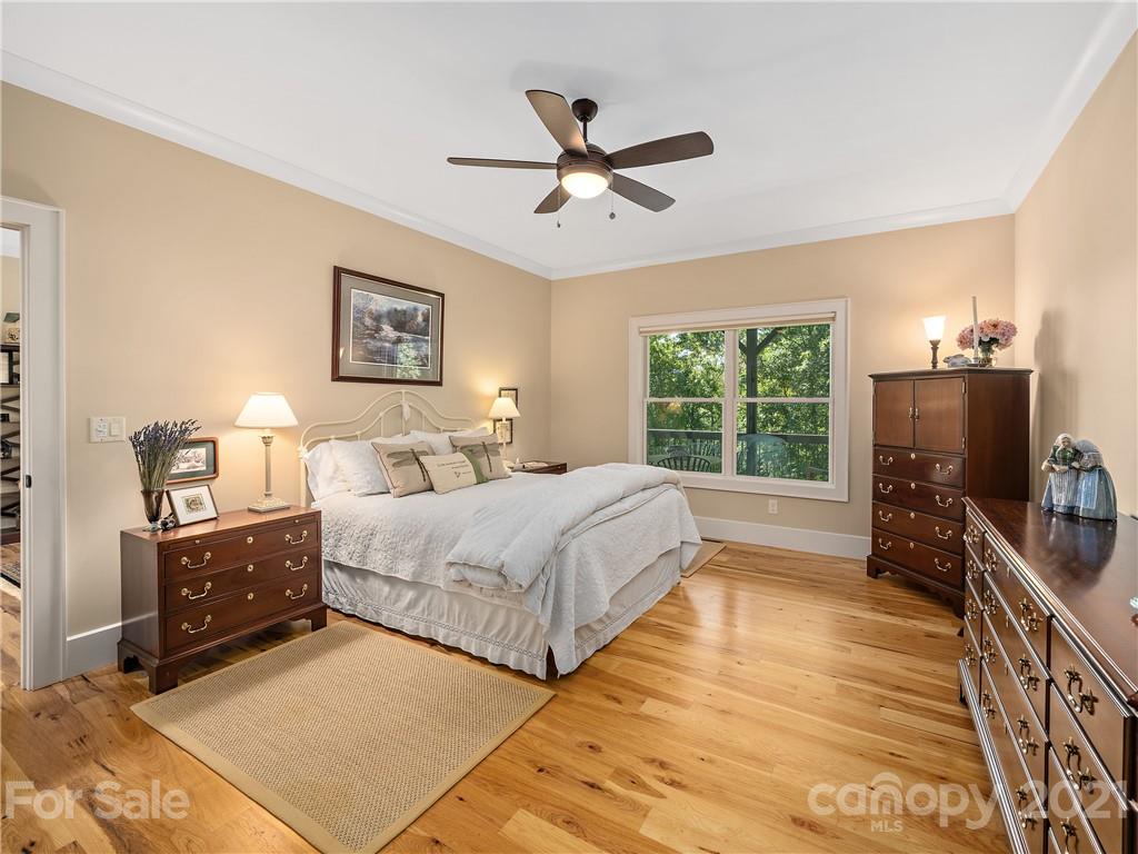 93 Robinhood Road Asheville NC 28804